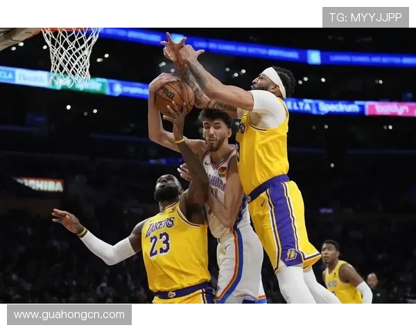 雷霆与湖人激战正酣文字直播全程回顾与精彩瞬间分析